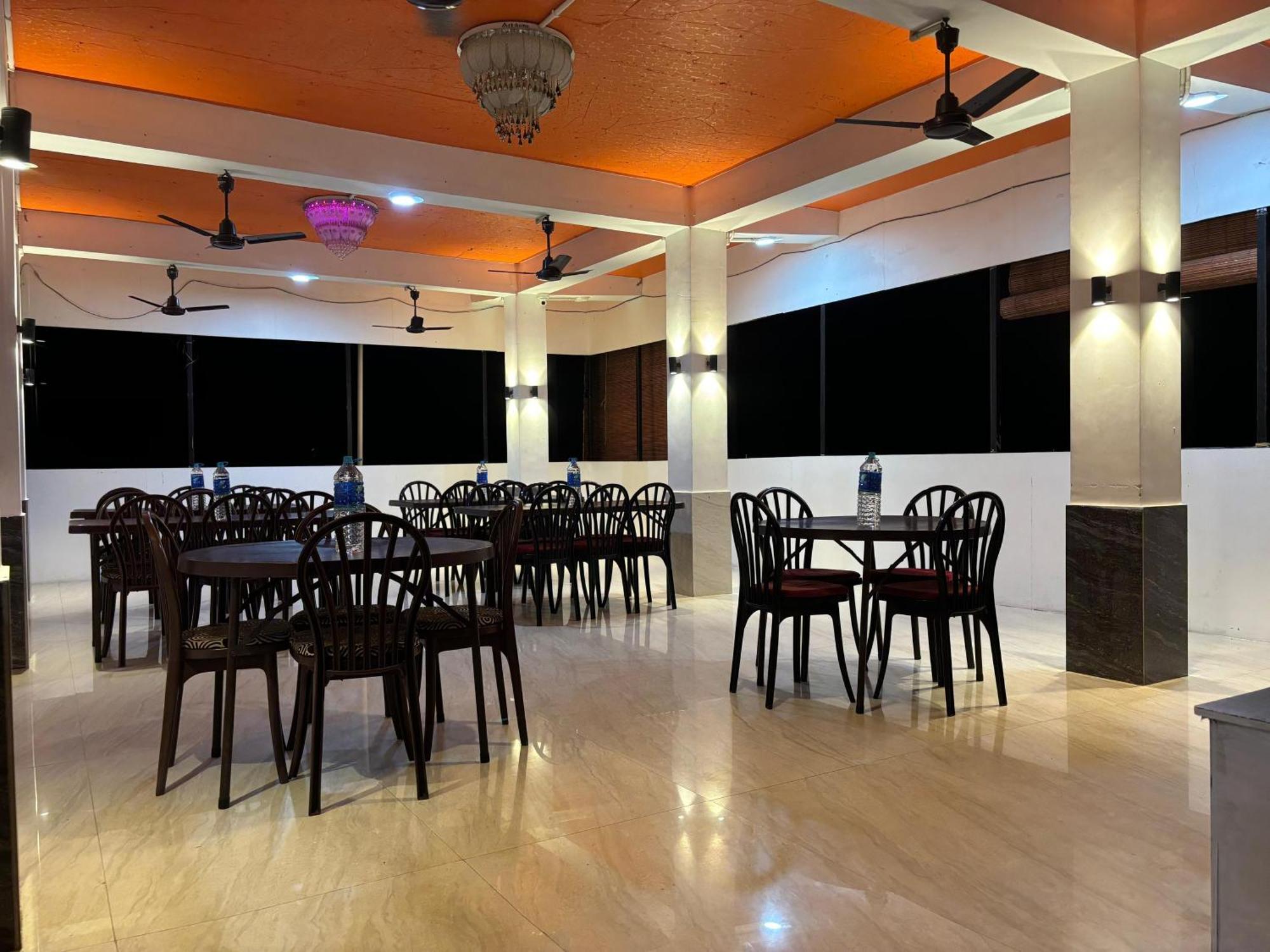 The Tamarind Tree Hotel & Restaurant Shadipur Экстерьер фото